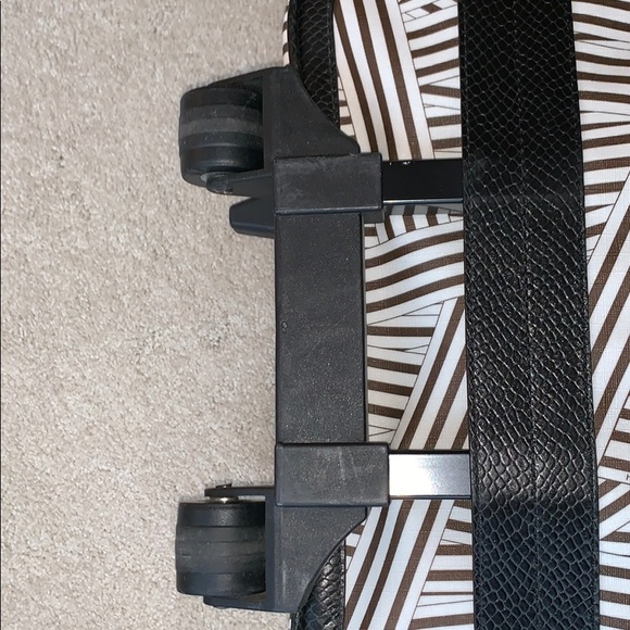 HENRI BENDEL DISTURBED STRIPE TRAVEL SET - Picture 5 of 8